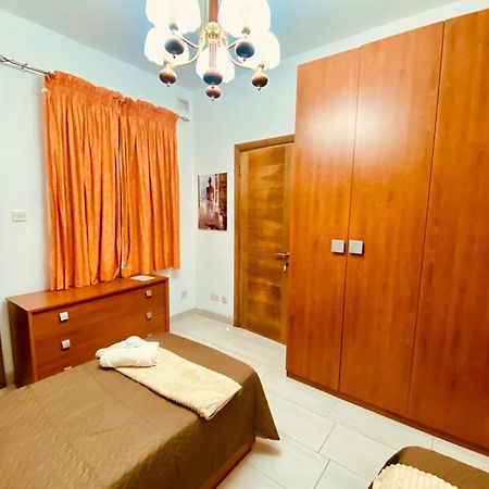 Bugibba Central Modern Apartment St. Paul's Bay Exterior foto