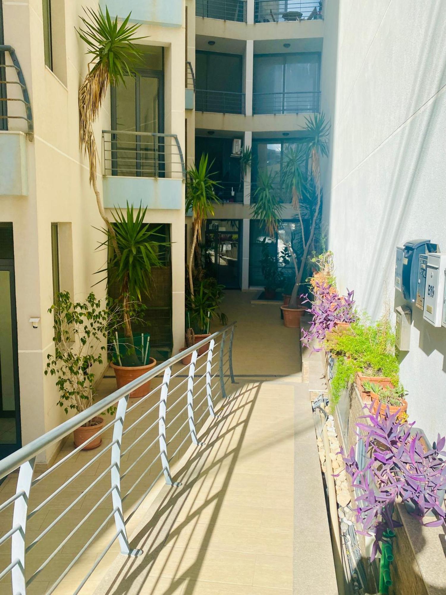 Bugibba Central Modern Apartment St. Paul's Bay Exterior foto
